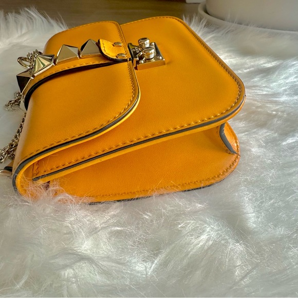 VALENTINO GARAVANI Mini Glam Lock Rockstud Flap Yellow - Picture 7 of 8